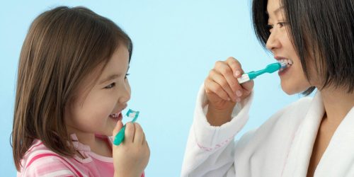 Làm sao để dạy trẻ cách đánh răng đúng cách